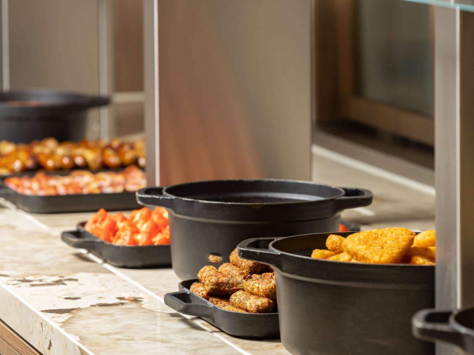 Mercure London Earls Court Экстерьер фото
