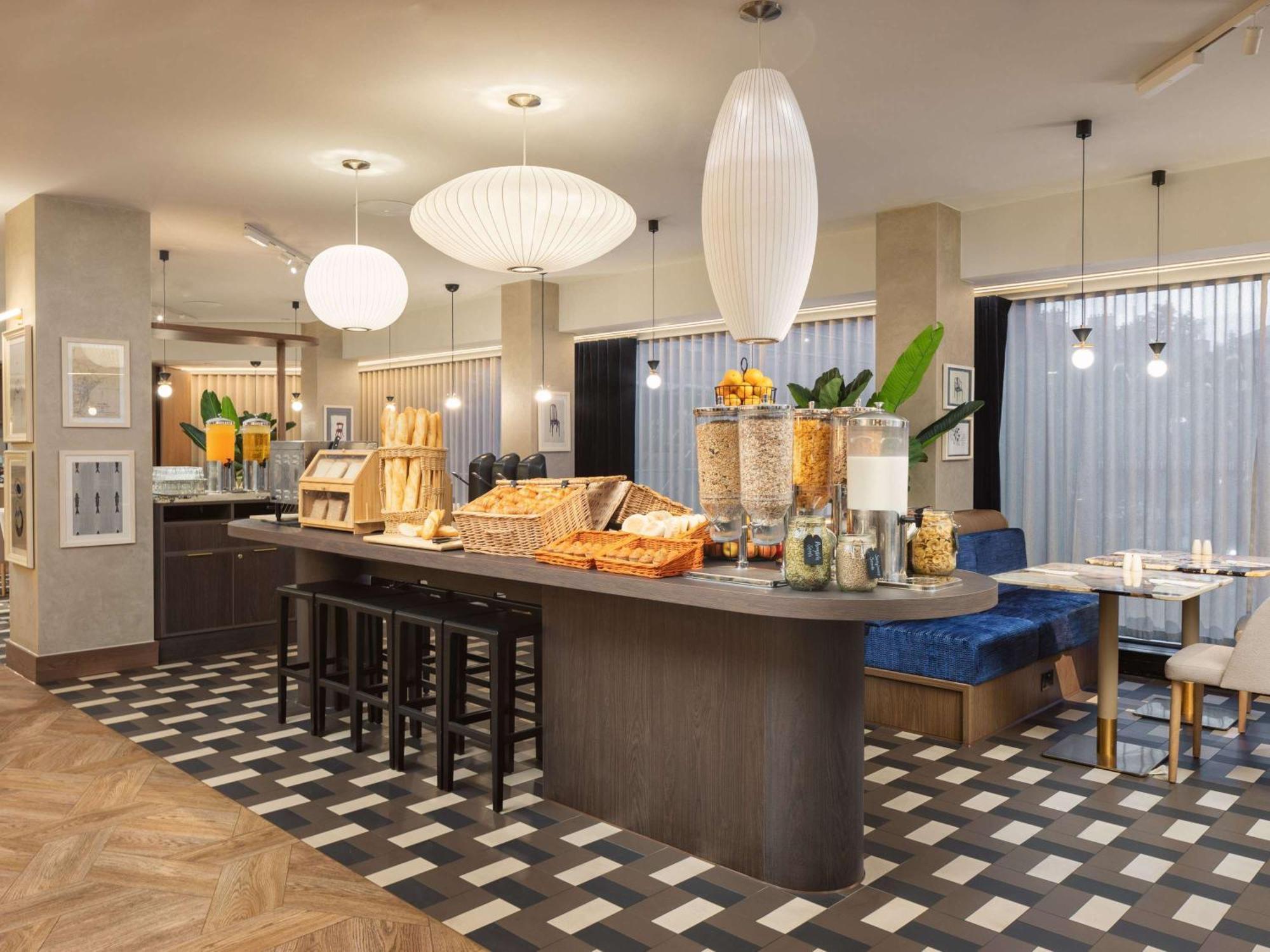 Mercure London Earls Court Экстерьер фото