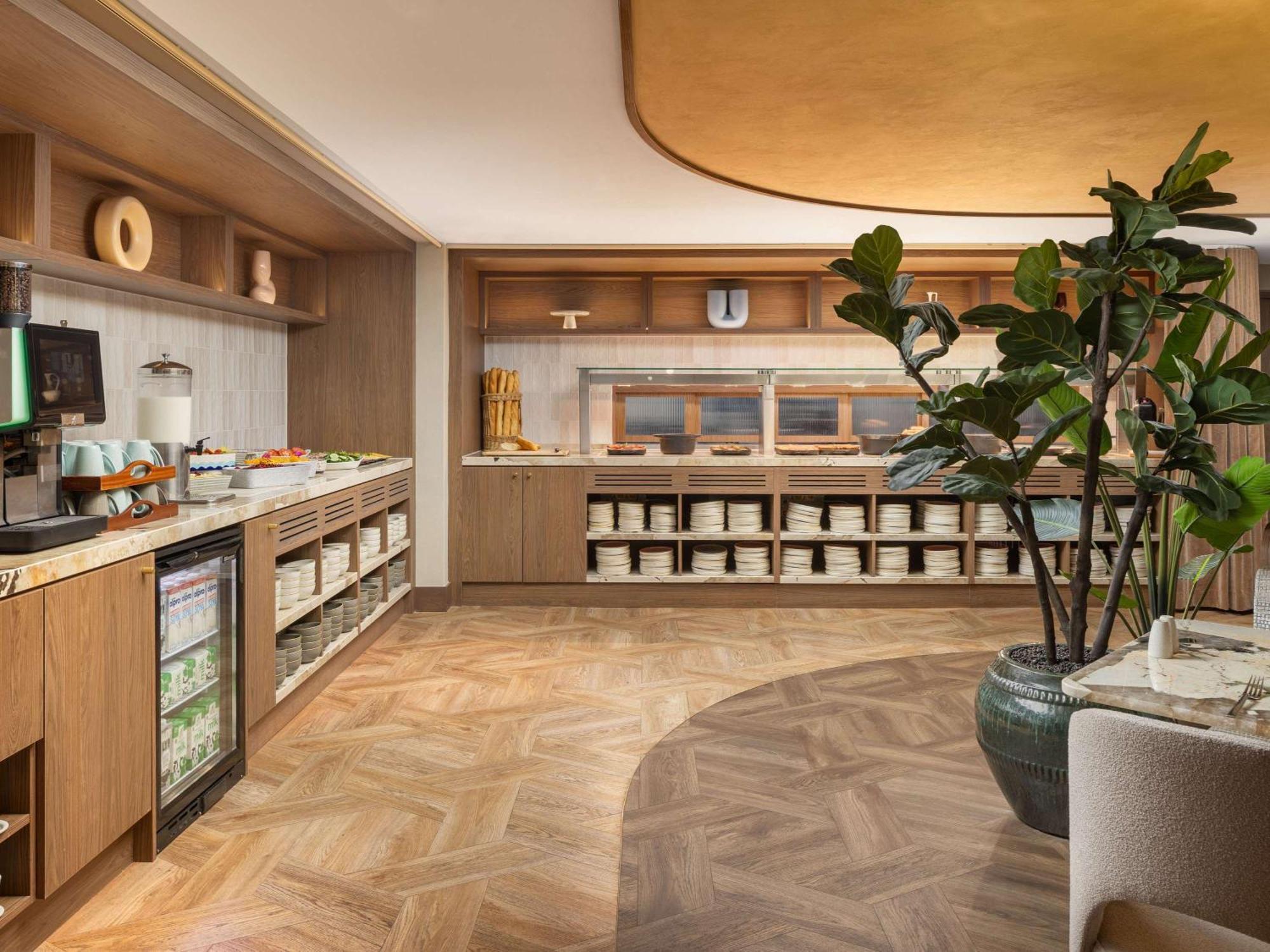 Mercure London Earls Court Экстерьер фото