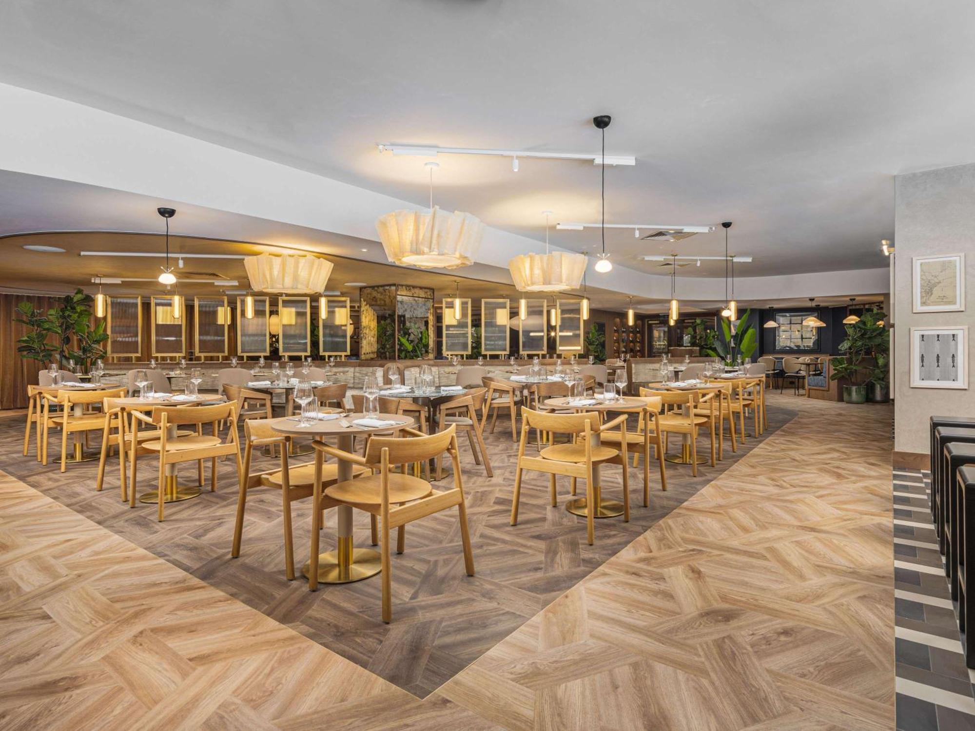 Mercure London Earls Court Экстерьер фото