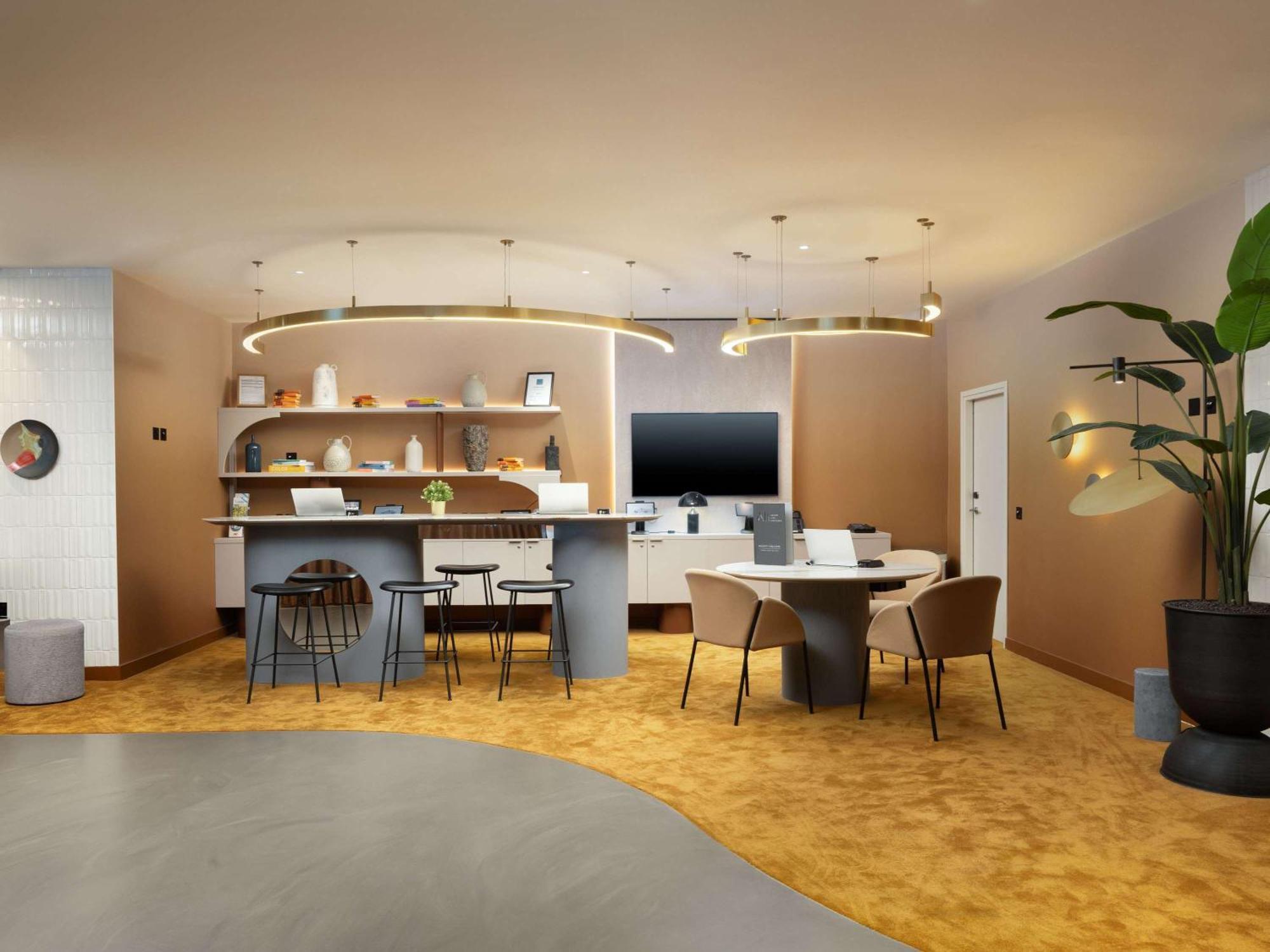 Mercure London Earls Court Экстерьер фото
