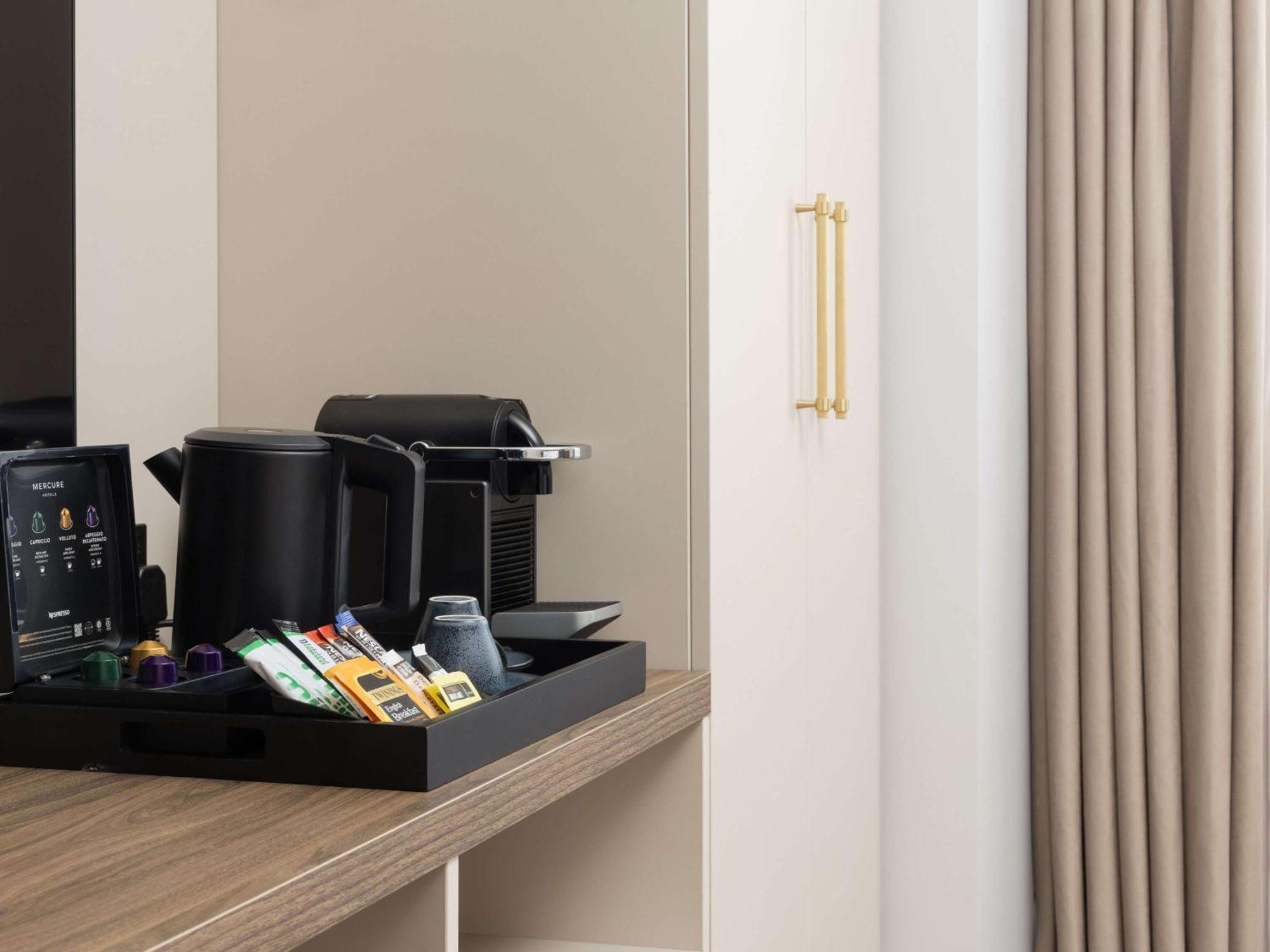 Mercure London Earls Court Экстерьер фото