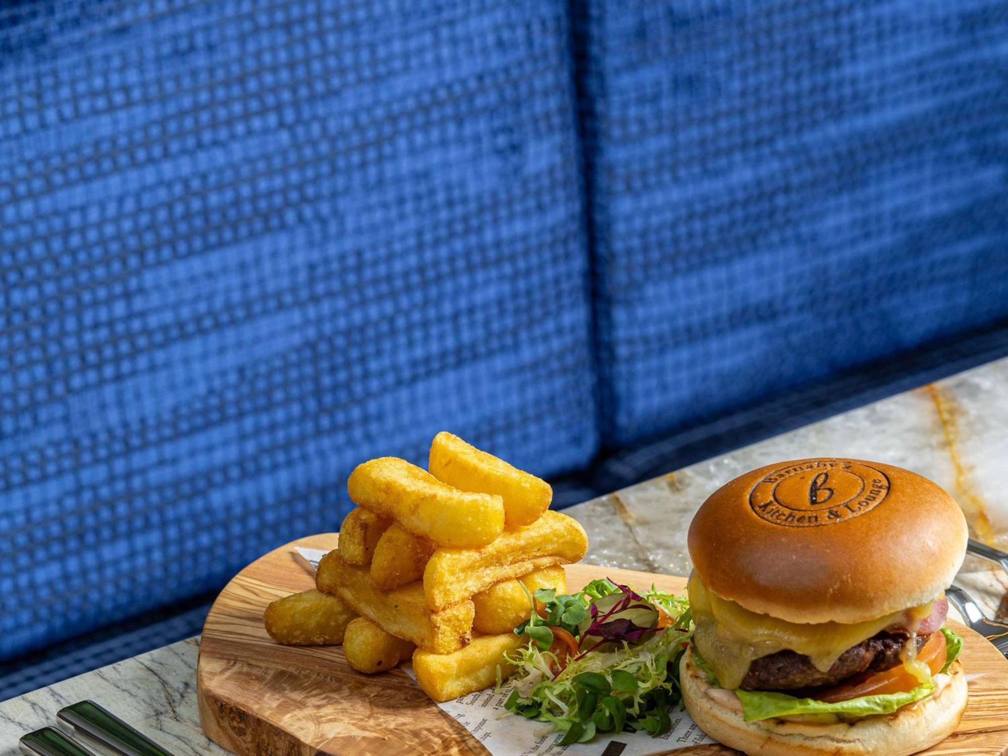 Mercure London Earls Court Экстерьер фото