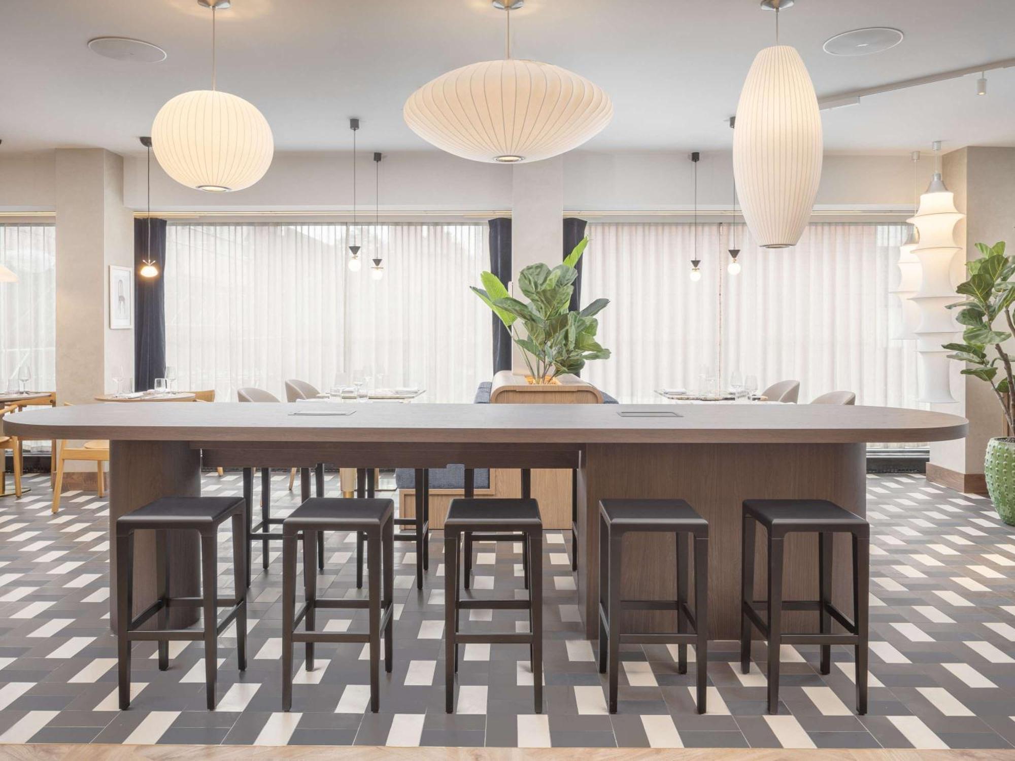 Mercure London Earls Court Экстерьер фото