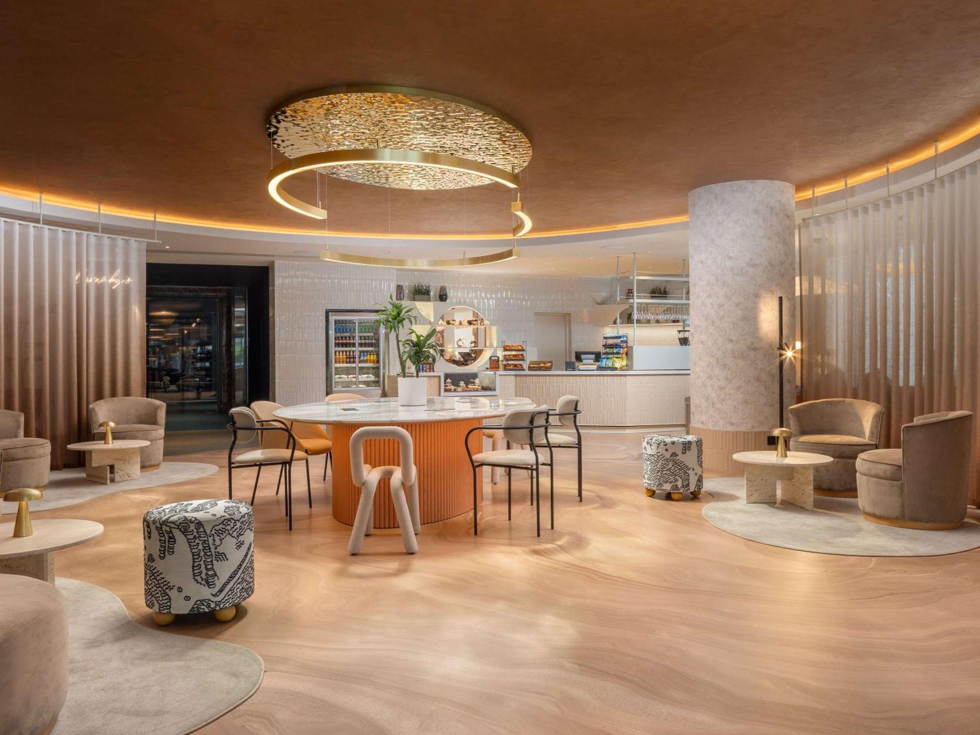 Mercure London Earls Court Экстерьер фото