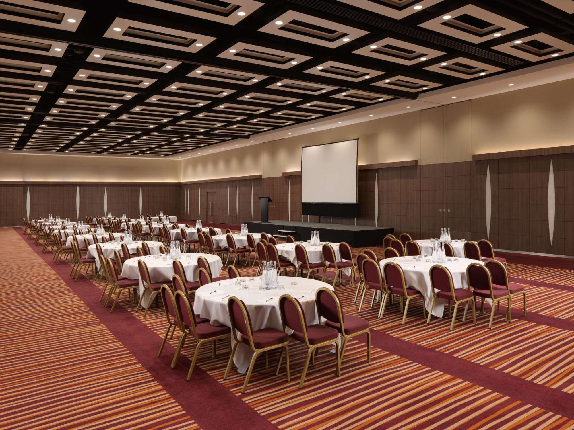 Mercure London Earls Court Экстерьер фото