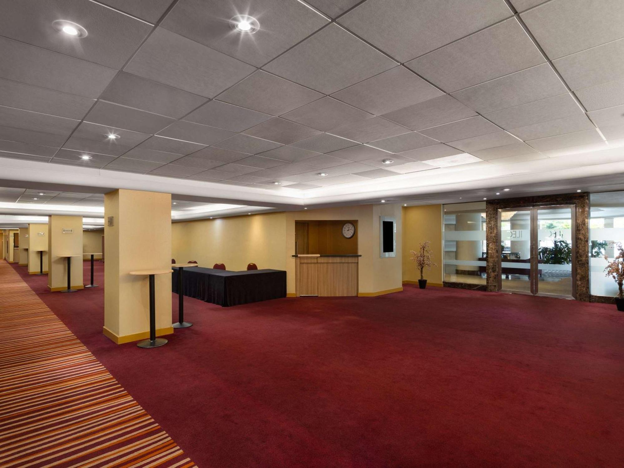 Mercure London Earls Court Экстерьер фото