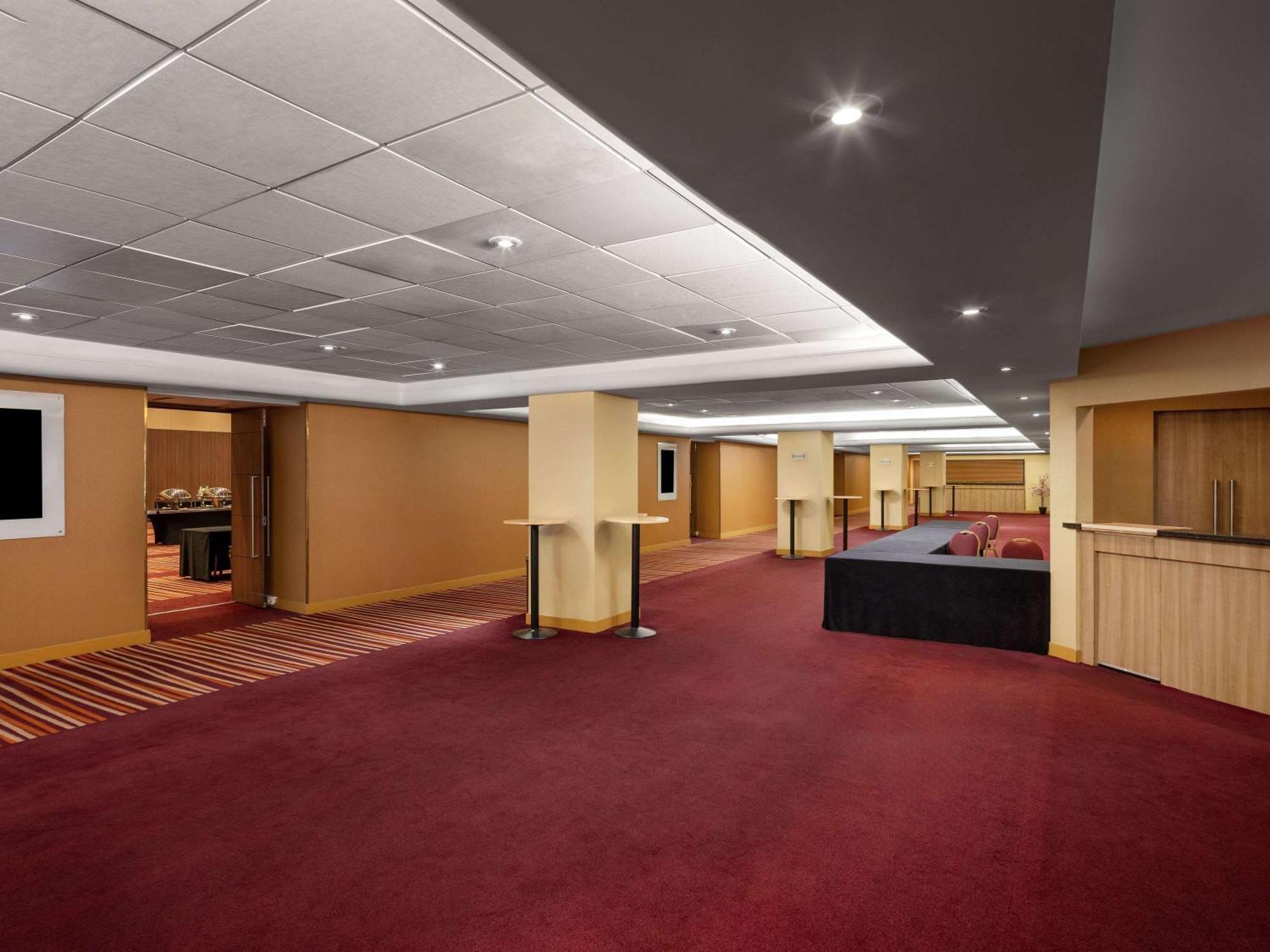 Mercure London Earls Court Экстерьер фото