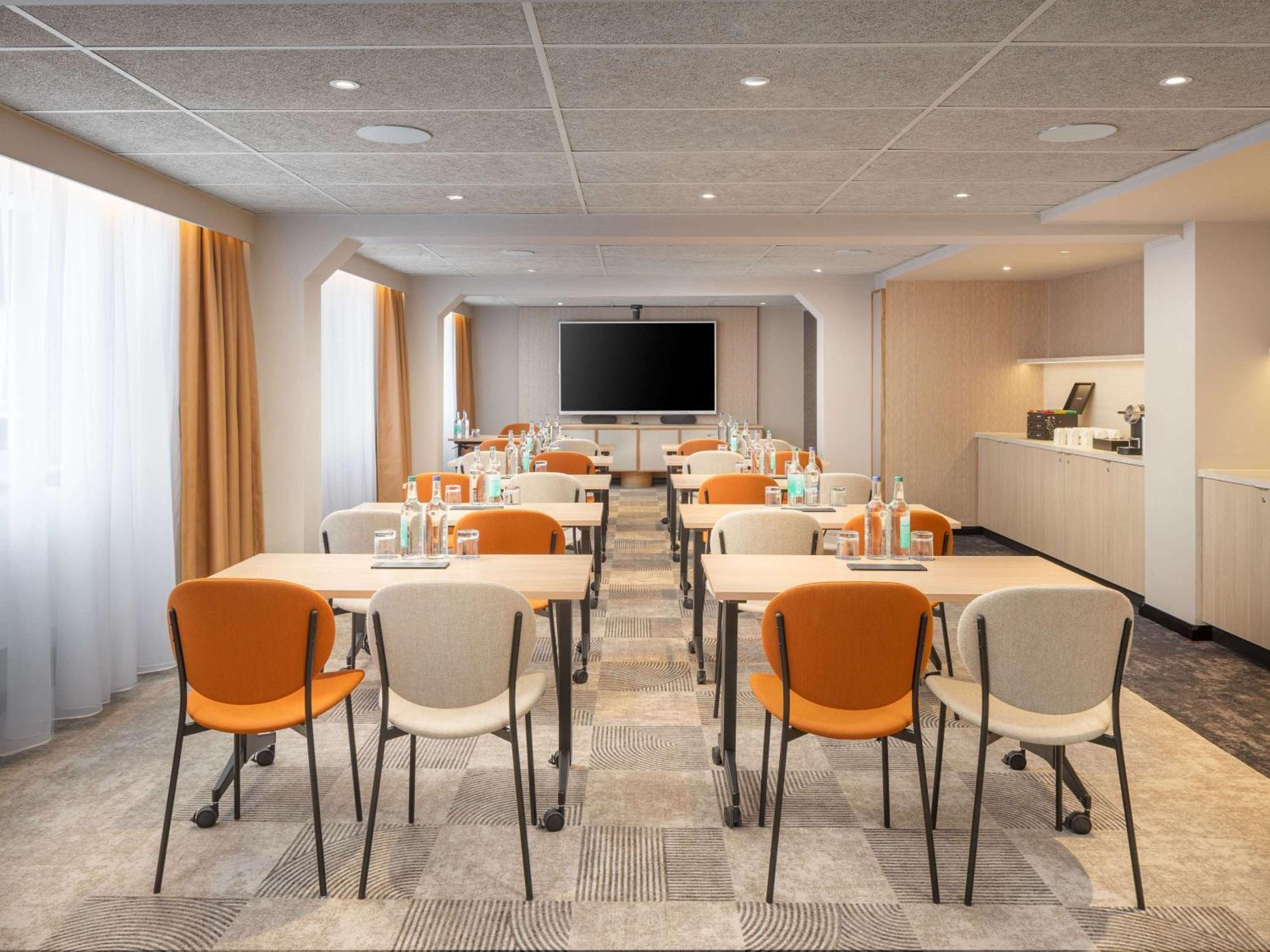 Mercure London Earls Court Экстерьер фото