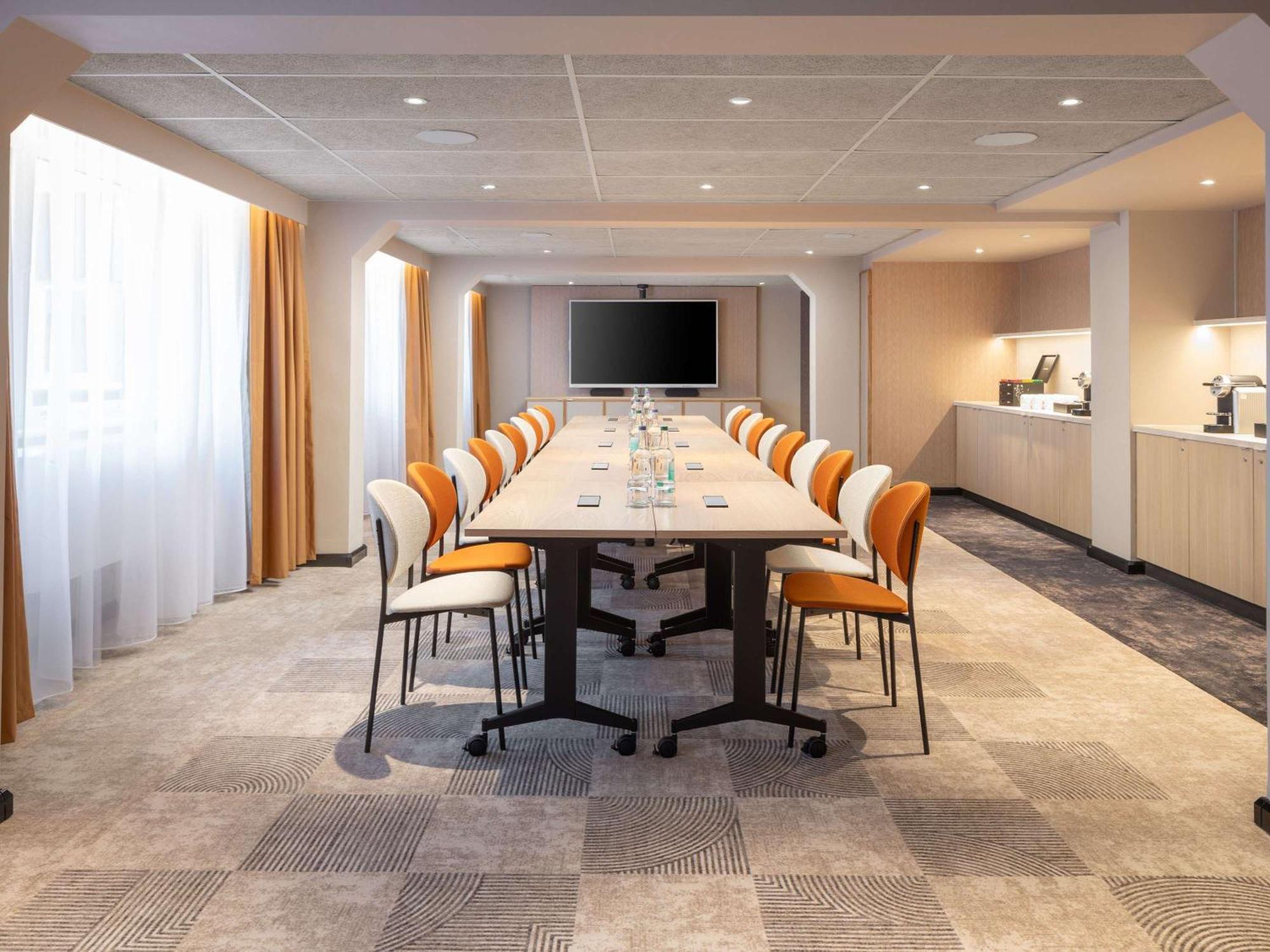 Mercure London Earls Court Экстерьер фото